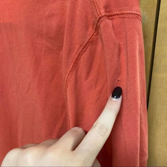 LUCY Activewear Tee Red Graphic Floral Medium - Picture 9 of 9